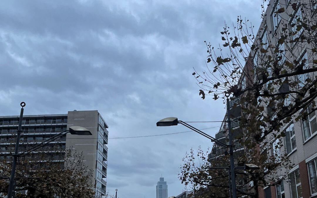 De invloed van de donkere dagen op je energieniveau: hoe blijf je als medewerker fris en gefocust?